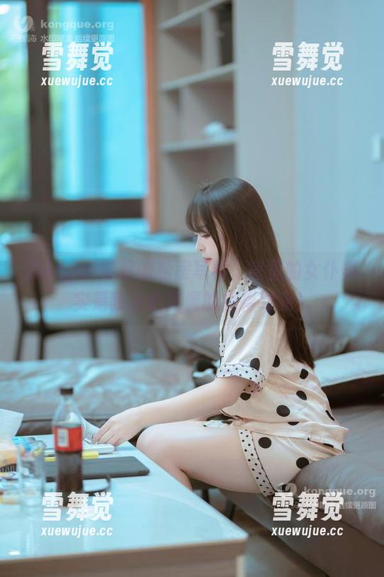Bangni邦尼 Bangni邦尼的私房写真:家里的女仆其实是我小心翼翼的拍摄对象!