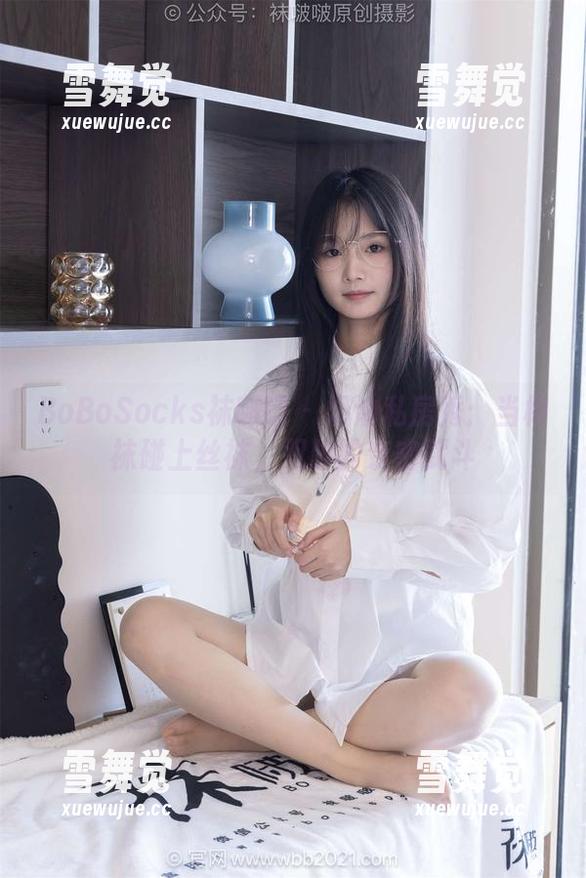 BoBoSocks袜啵啵-奶油 BoBoSocks袜啵啵 - 奶油私房秀:当棉袜碰上丝袜,双脚的亲密武斗