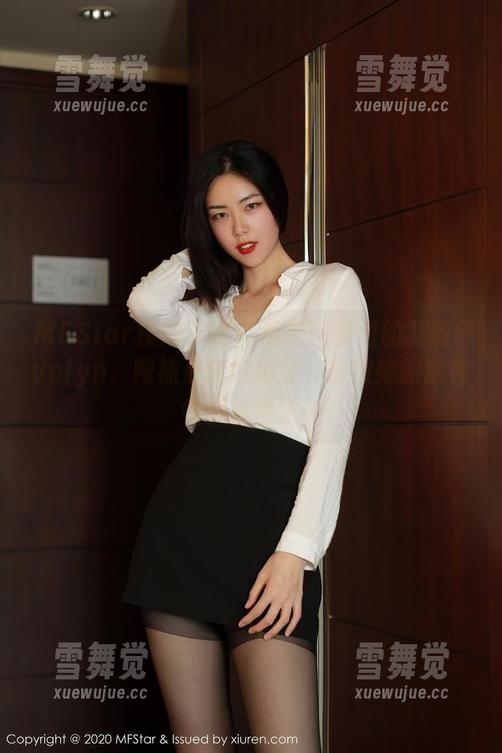 MFStar模范学院 - 私拍图集里的艾莉Evelyn，网袜是个好选择，却被她的随性气质盖过了…