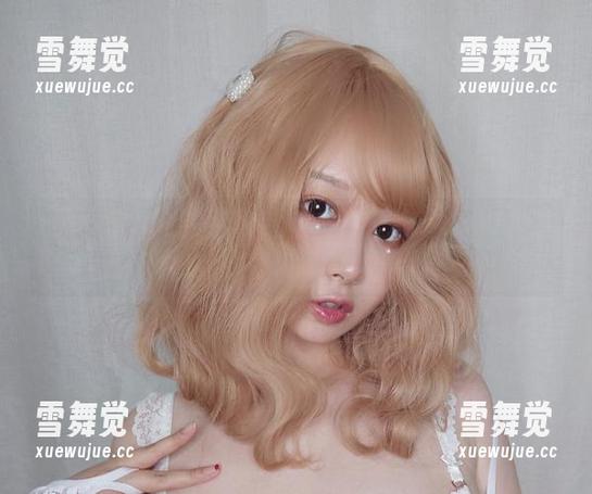 PAKI草莓酱 PAKI草莓酱自拍精选:这是我和镜头的一场默默对抗