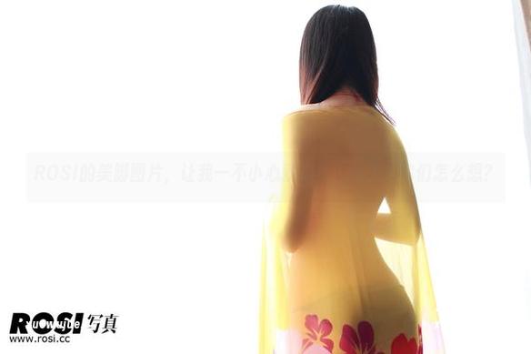 ROSI ROSI的美脚图片,让我一不小心就停留了好久,你们怎么想?