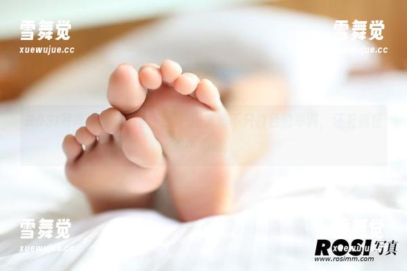 ROSI写真-小莉 ROSI写真 - 小莉白丝在线,图集里不只白色的单调,还有搞怪的小心思。