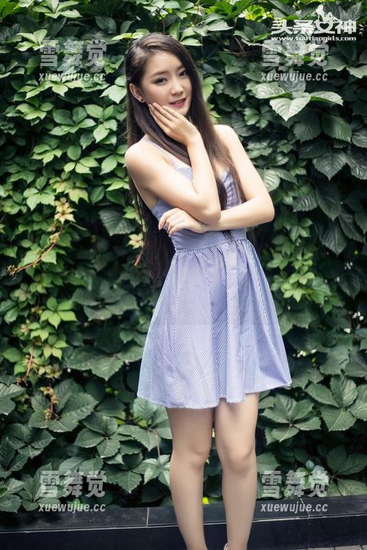 TouTiao头条女神-周思超 TouTiao头条女神 - 周思超的校服写真,一场分享中的逆袭,还有几分憨厚与叛逆呢?