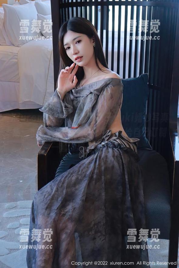 Xiuren秀人网-优琪琪子yuki Xiuren秀人网 - 优琪琪子yuki婚纱写真集:看着她的照片,我在考虑给自己订制一套“单身婚纱”。