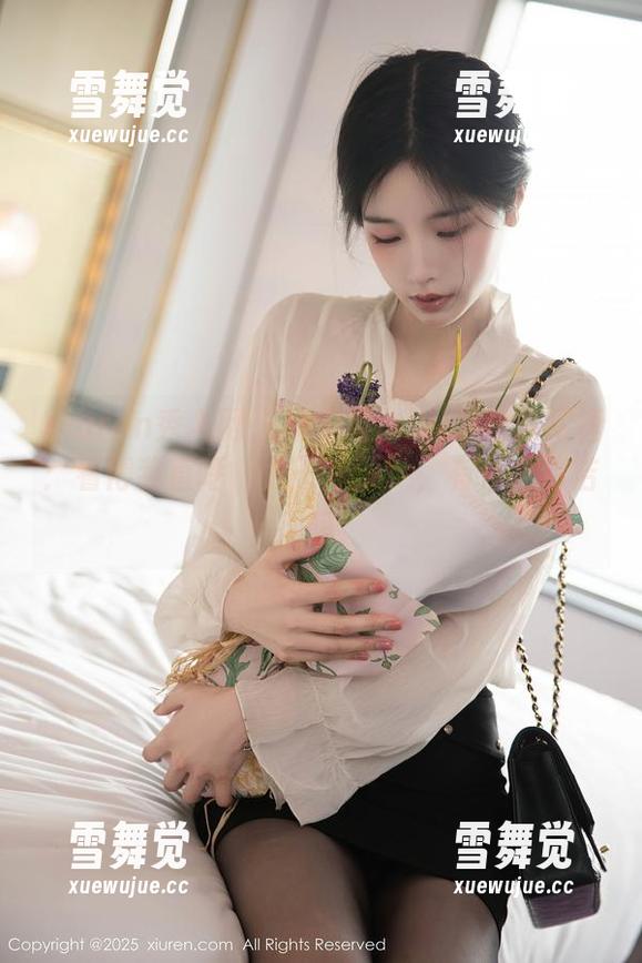 Xiuren秀人网-徐安冉miki Xiuren秀人网 - 徐安冉miki的白色写真:看得我直呼‘太干净了’,有什么清洁剂吗!