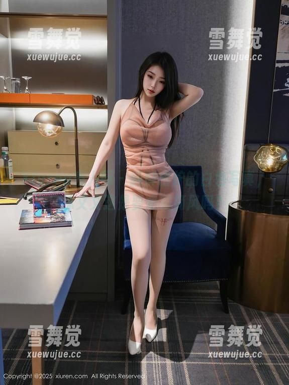 Xiuren秀人网-林文文 Xiuren秀人网 - 新鲜出炉的白色写真,林文文这是要走极简风吗?