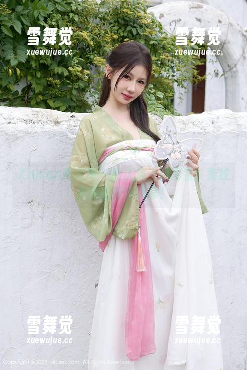 Xiuren秀人网-蛋蛋宝 Xiuren秀人网 - 胖虎遇上蛋蛋宝:豹纹美图的撞色革命!