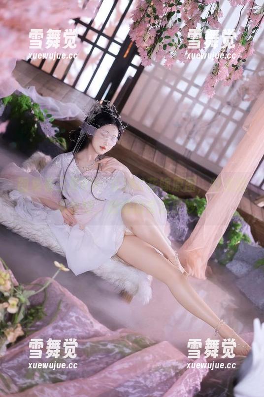 三度69 图集看三度69:G36C花嫁原图,灯光技术也好,拍婚的姿态更妙。