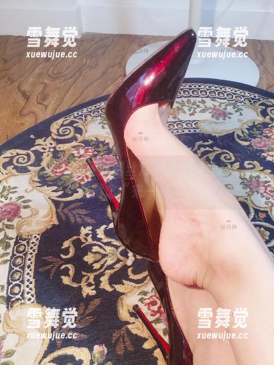 微密圈 - 随便翻翻丝月神的白裙资料，心里默念“来一件”！