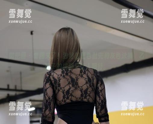 乙醇子 微密圈 - 套图来了!独特的蓝色肚兜和灰色泳裤,乙醇子的挑剔又让人期待。
