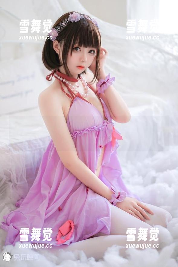 兔玩映画的最新写真：校服时崎狂三，抓人心神的姿态，让我想到了夏天。