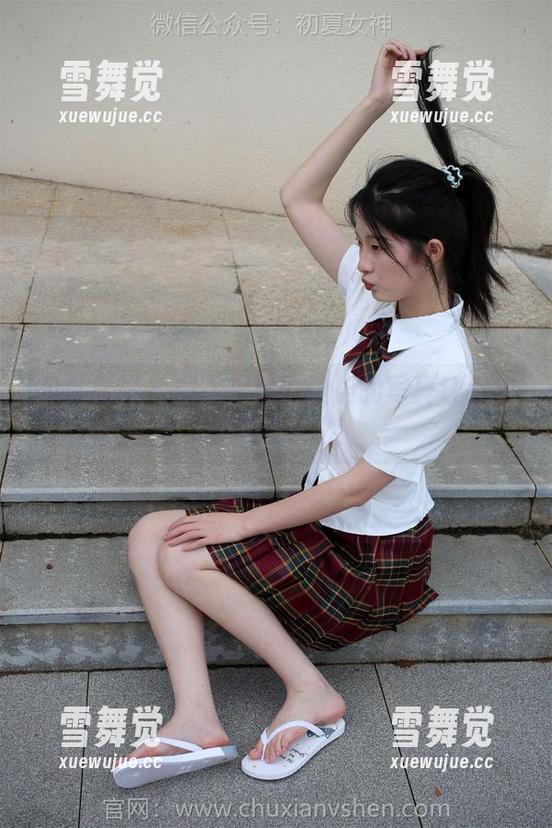 初夏女神-柒柒 初夏女神 - 相见恨晚?柒柒的写真让我求个再来一次