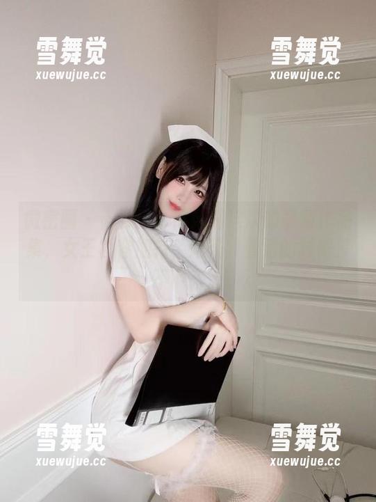 微密圈 - 十万口草莓粥粥这次的最新作品集，女王妆容加持，难怪我看到的时候停不下来。