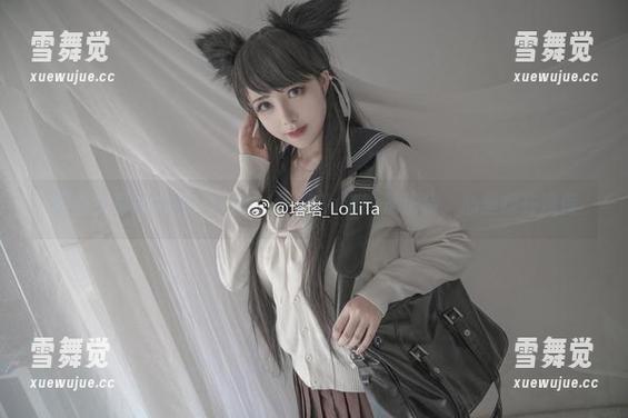 职业装写真大赏：塔塔_Lo1iTa穿的是正装，心里却在度假
