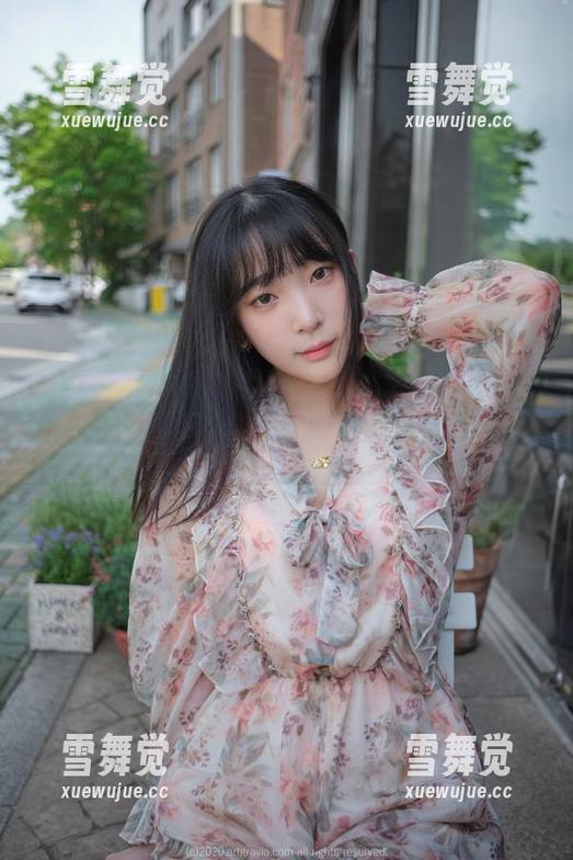 姜仁卿(강인경)穿这白衬衫，果然是拍美图的万中无一…