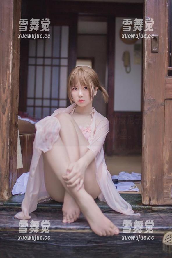 福利图集，宅夏yoko和她的索尼子婚纱，想问问她的伴郎在哪里。