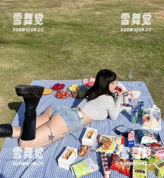 宋昱欣 微密圈 - 宋昱欣的吊带写真合集,今天顶着夏天的风,心情也要轻飘飘的!