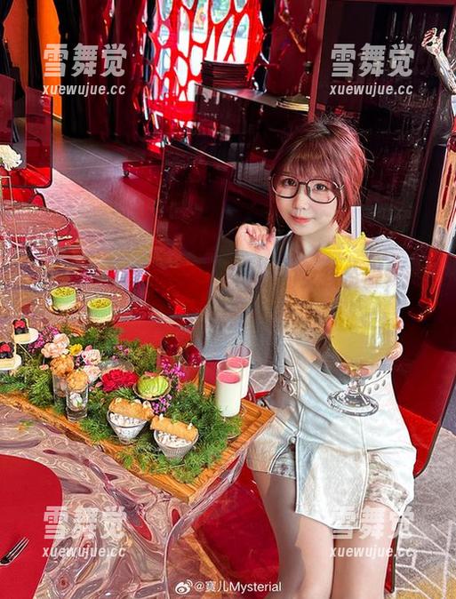 宝儿mysterial 偷偷浏览宝儿mysterial的女孩资源,谁还不想点赞一下?