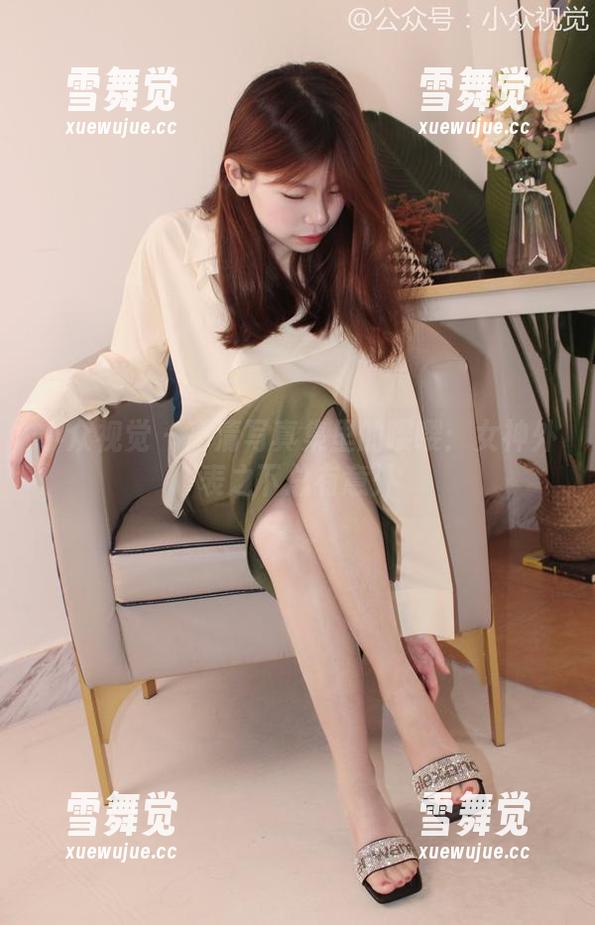 小众视觉-嘤嘤 小众视觉 - 高清写真集里的嘤嘤:女神外表之下总有意外