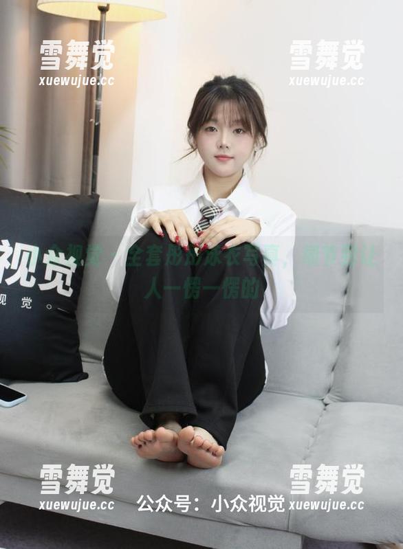小众视觉 - 全套彤彤泳衣写真，细节到让人一愣一愣的