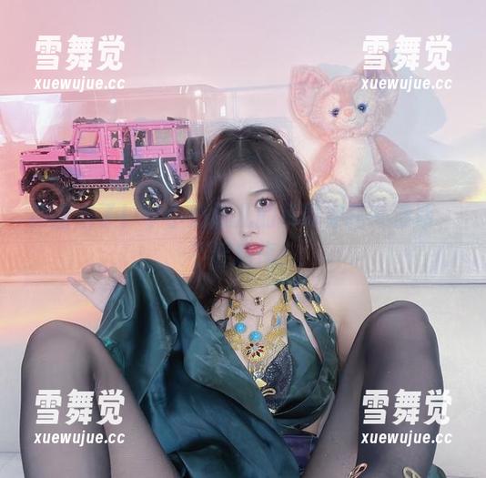 原图来了！小小奶瓶儿的吊带穿搭高清版，不看后悔！