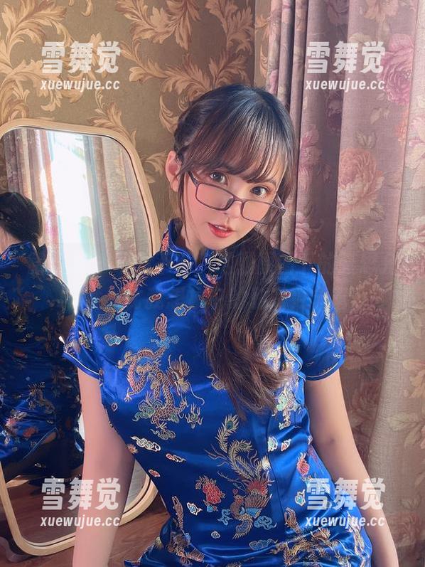 微密圈 - 不得不说，这张原图下的张思允JK竟然比我想象中的私房更丰富。