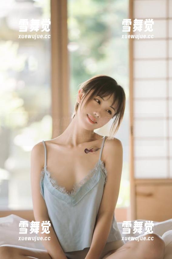 念雪ww 每张念雪ww的蜜桃拿铁美图都让我想去咖啡店点一杯,壁纸上也得有这样极品!