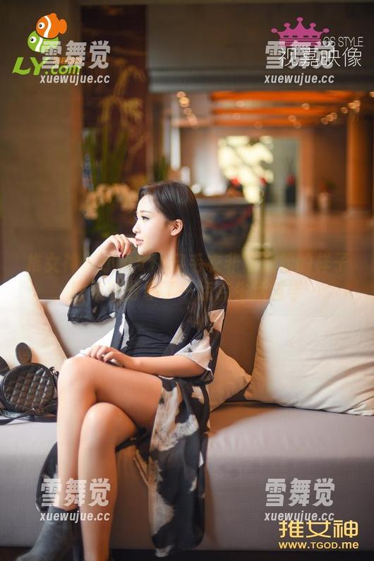 推女神 - 小九Vin穿毛衣非常放松的样子，图集中分享了一点点生活哲学…
