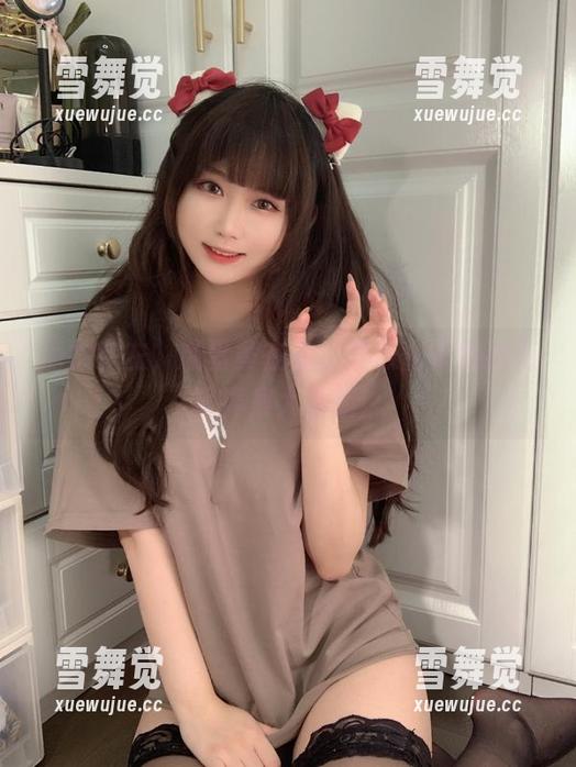 糖霜在左，咸蛋黄在右，是依酱呀的甜点写真集大更新！