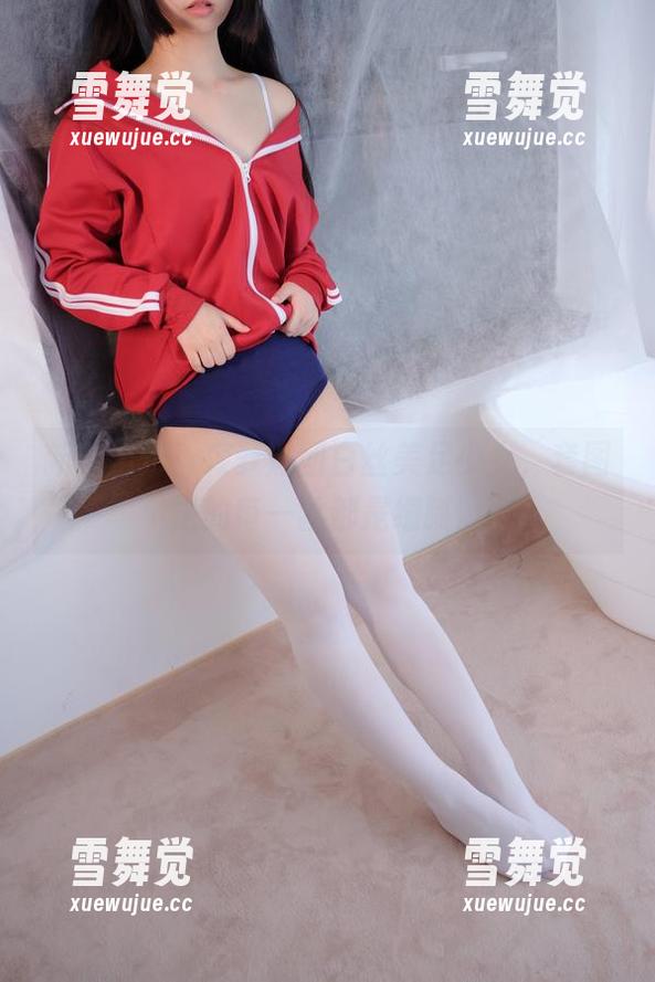 新鲜出炉！森萝财团白丝美足少女，套图里的每一丝都是细腻。