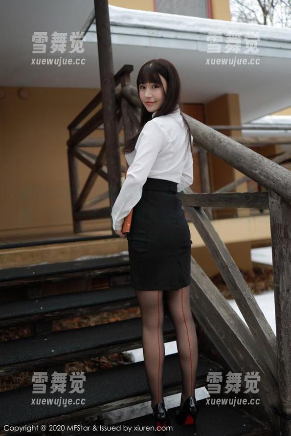模范学院 - 赶紧上线！草莓兔兔的修女原图，见证一下修女和兔兔的只差一点点的扭曲画风……