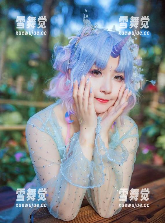猫九酱在泳池，高清与下载只在一指之间！