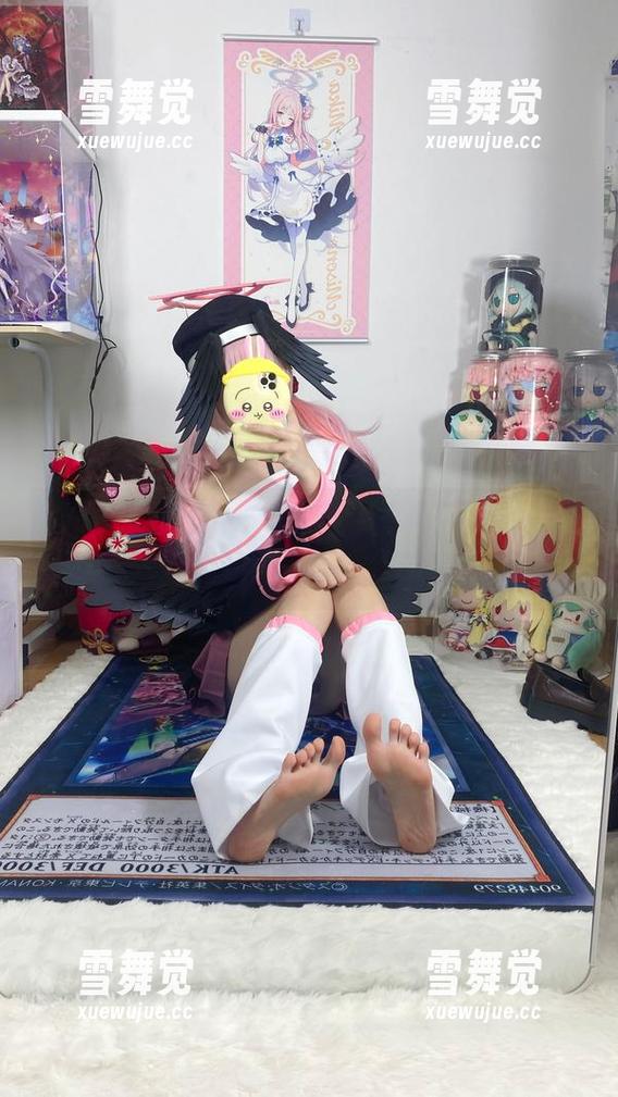 当白栎Shirly的图包里出现珂莱塔的写真，连我那颗无趣的心都变得丰富多彩了！