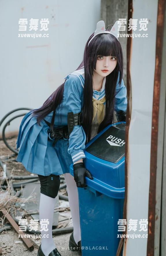 白莉爱吃巧克力 看!白莉爱吃巧克力的美脚,免费原图不请自来,真有喜感!