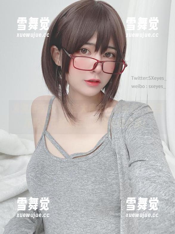 眼酱大魔王w 发现新态度:眼酱大魔王w的图包,黑丝搭配毛衣就是在给我无形的护航!
