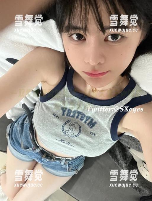 眼酱大魔王w 一双步履轻盈的美脚,眼酱大魔王w的套图分享时间!