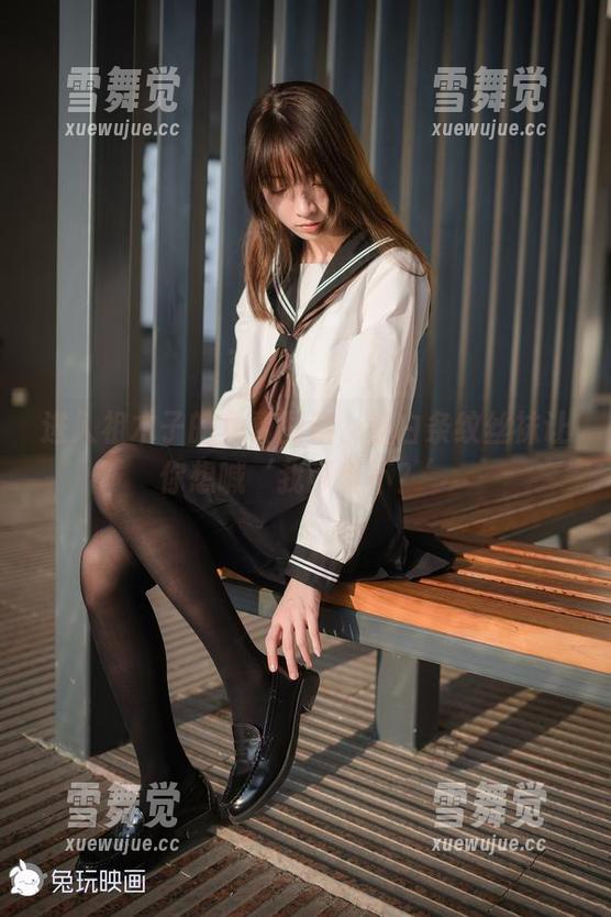 祖木子 进入祖木子的免费图册,蓝白条纹丝袜让你想喊‘我可爱不?’