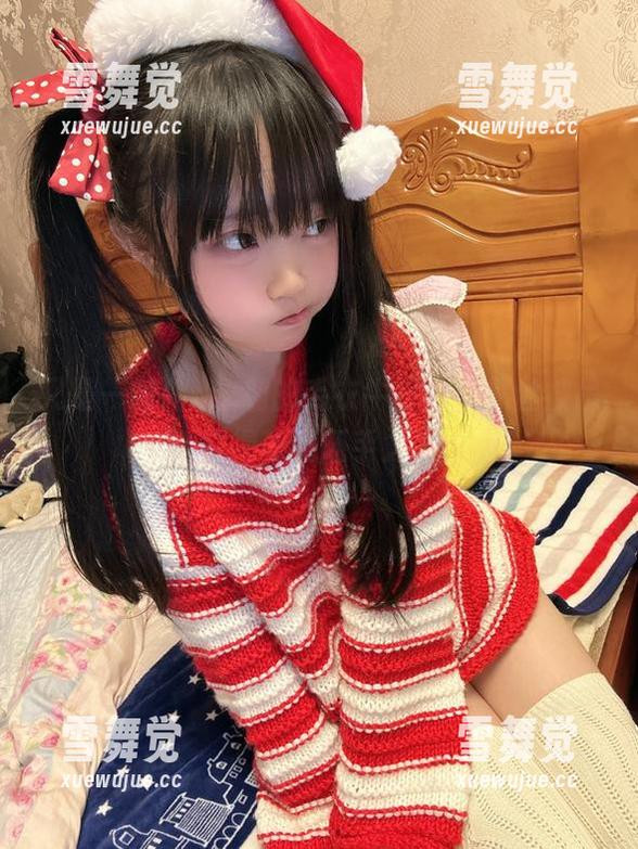 又是一组神沢永莉的毛衣牛仔裙，黑丝被吊打得毫无还手之力