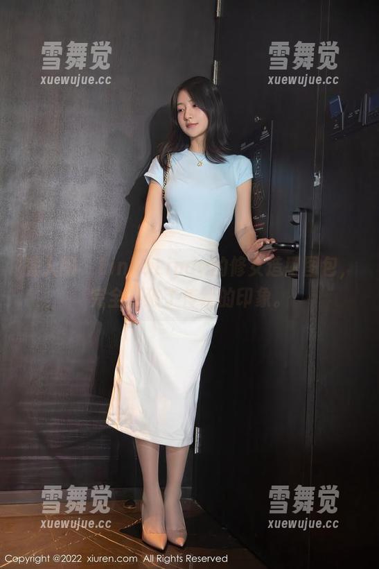 秀人网-LindaLinda 秀人网 - LindaLinda的修女造型图包,完全打破了传统的印象。