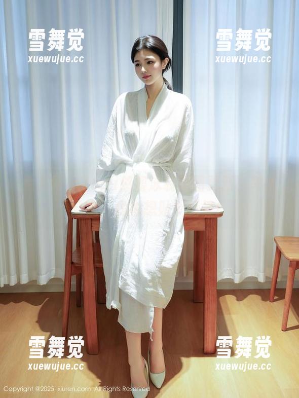 秀人网 - Yomi悠蜜泳装美图更新，车水马龙，我也想贴个标签！