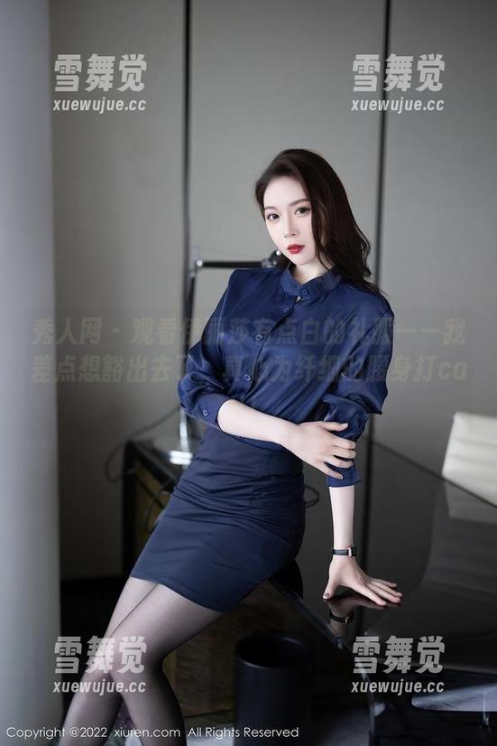 秀人网-伊丽莎有点白 秀人网 - 观看伊丽莎有点白的礼服——我差点想豁出去了,真心为纤细的腰身打call!