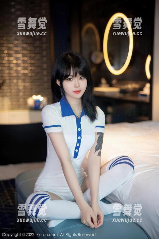 秀人网 - 冷月yuer的居家全套，闲适中又夹杂着些许不羁。