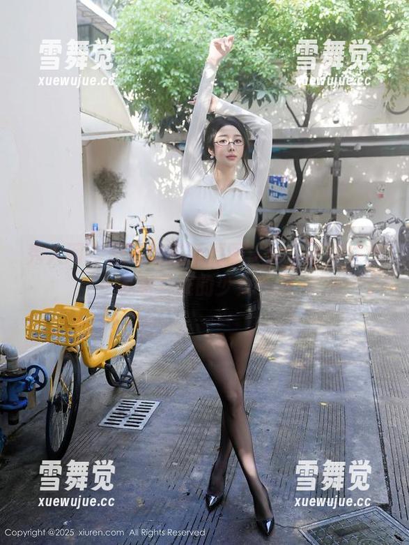 秀人网 - 恩一的最新原图：让人忍不住想多看几眼的少女气息