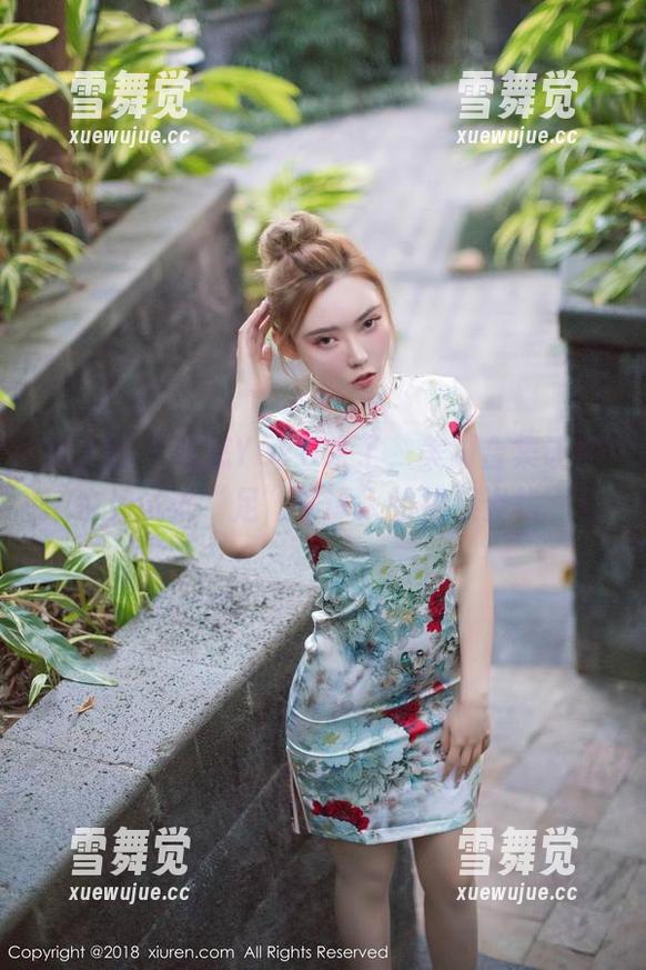 秀人网 - 悠悠YOYO来了，美脚合集让你也想试试“足”够诱人的拍照姿势。