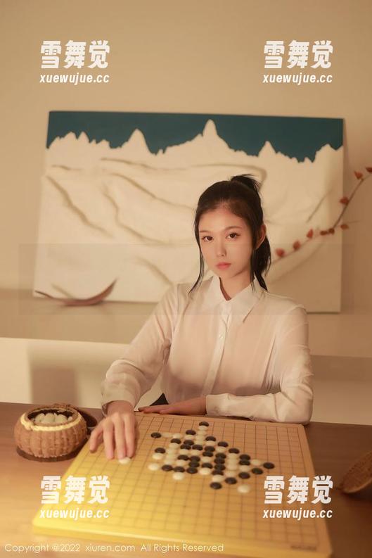 秀人网 - 美七mia私拍：她的女友系列，简直就是自拍界的奶茶香浓派！