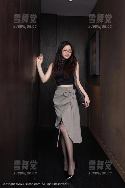 秀人网-邹晶晶女王 秀人网 - 欢迎光临邹晶晶女王的最新海边日常合集,沙堡防御体系紧急集合!