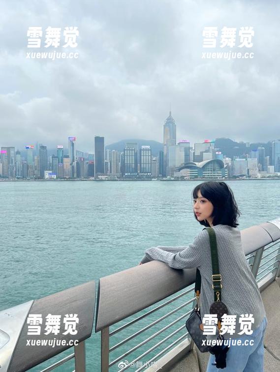 舞小喵 “舞小喵的瑜伽眼镜:盯着图片看出个猫来”?!