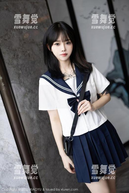 语画界-允儿Claire 语画界 - 允儿Claire的私拍魔法:韵味旗袍下的每个细节都是美图的彩虹