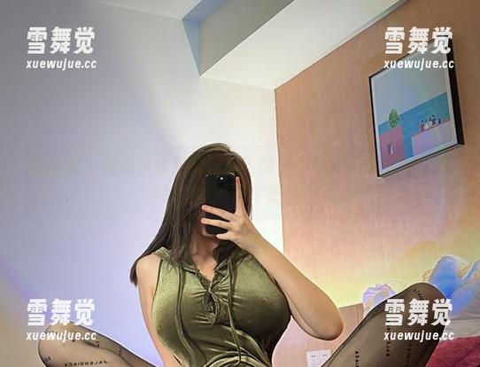 微密圈 - 洗澡也能如此优雅？醇子小姨的浴缸美图让我想给状态改个壁纸。