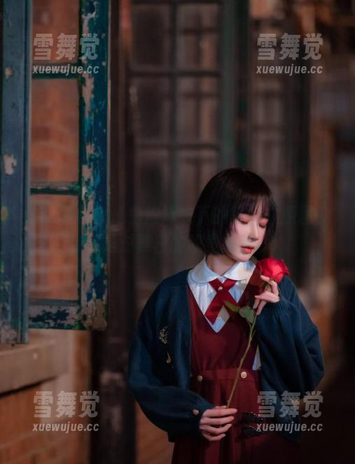 阿包也是兔娘 注:阿包也是兔娘泳衣下的每一寸原图,都是对夏日的嗅觉挑逗。